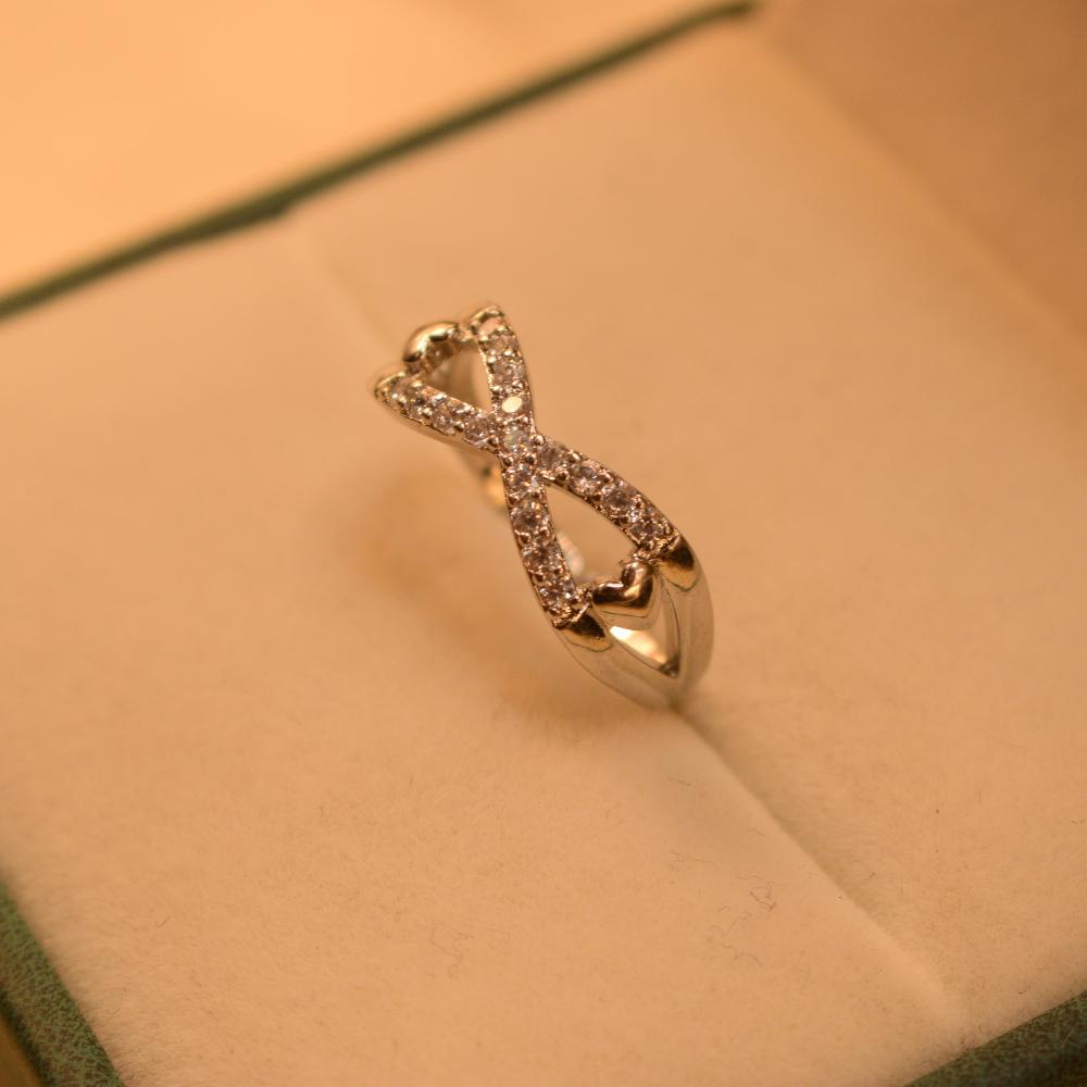 Fancy Elegant Design Crystal Stones Silver Ring for Girls/Women