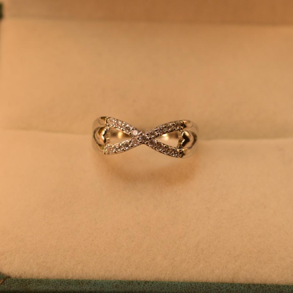 Fancy Elegant Design Crystal Stones Silver Ring for Girls/Women