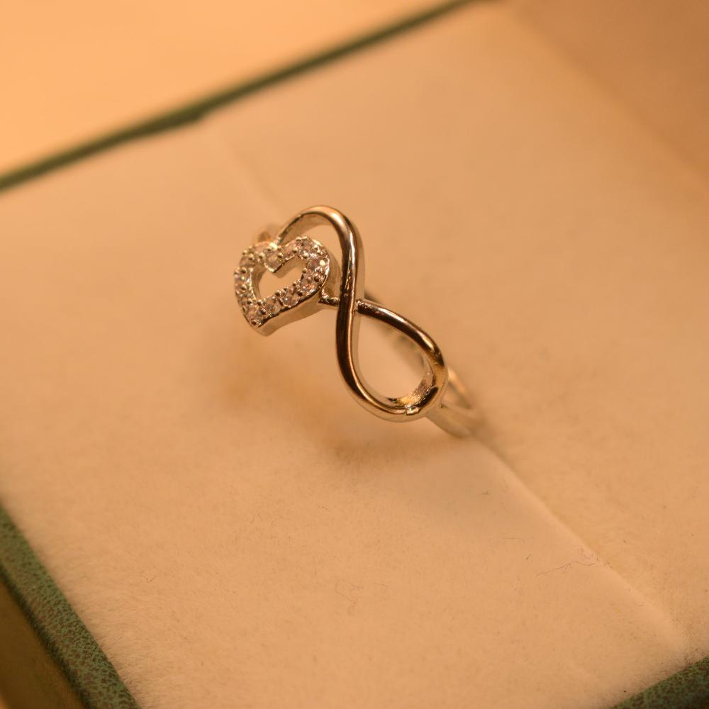 Elegant Stylish Design Crystal Stones Silver Ring for Girls/Women