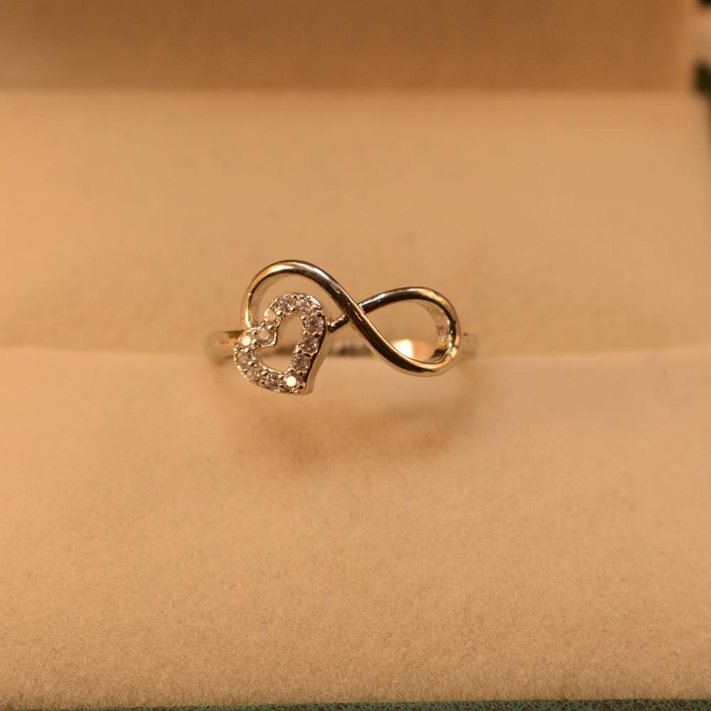 Elegant Stylish Design Crystal Stones Silver Ring for Girls/Women