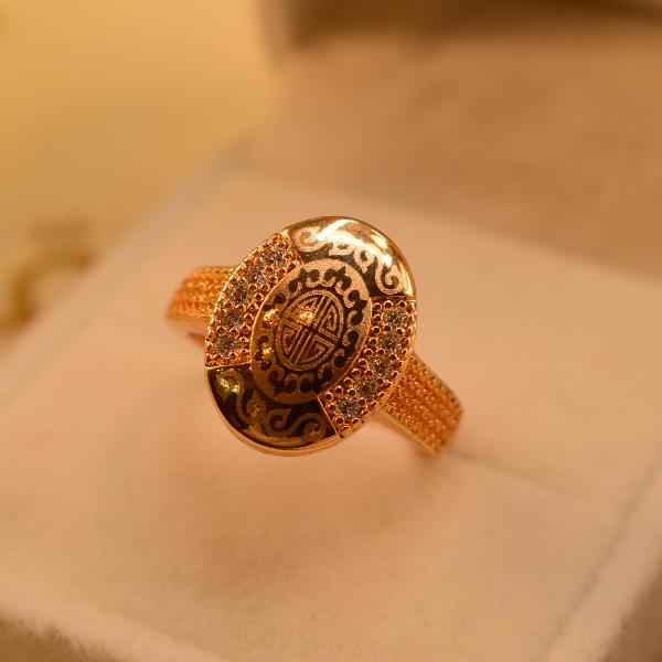 Fancy Design Crystal Stones Gold Plated Ring For Girls/Women