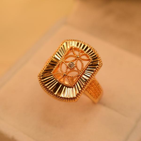 Gorgeous Design Crystal Stones Gold Plated Ring For Girls/Women