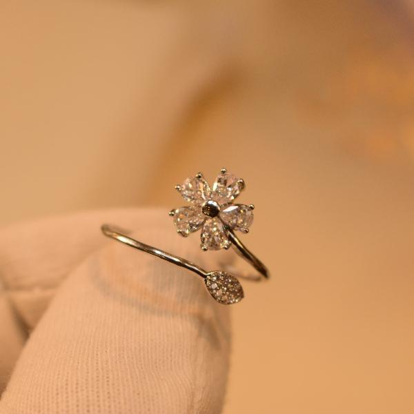 Fancy Flower Design Real Stone Silver Ring For Girls/Women