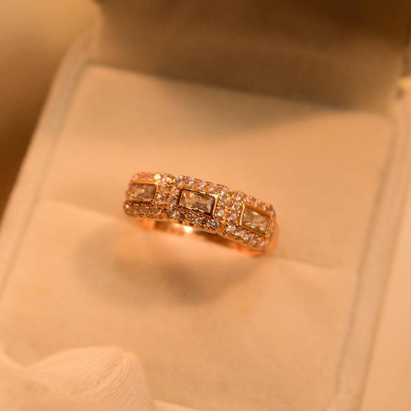 Luminous Stylish Design Crystal Stones Ring For Girls/Women