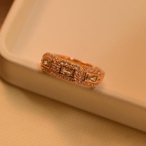 Luminous Stylish Design Crystal Stones Ring For Girls/Women