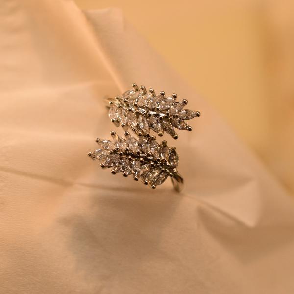 Beautiful Unique Design Crystal Stones Ring For Girls/Women