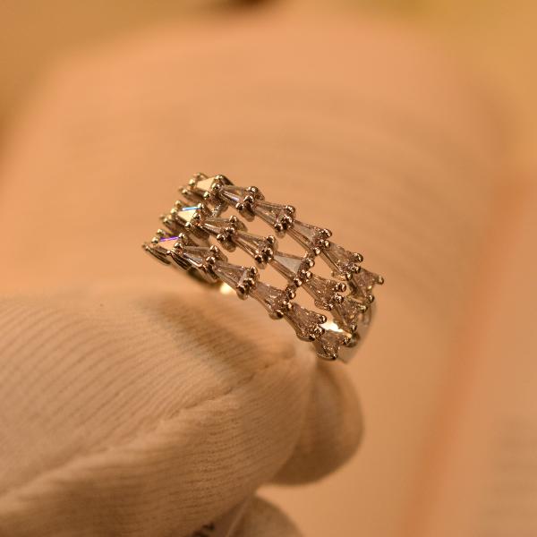 Luxury Unique Design Crystal Stones Ring For Girls/Women