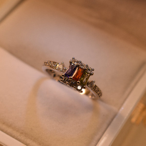 Glamorous Design Silver Plated Crystal Stones Ring For Girls/Women