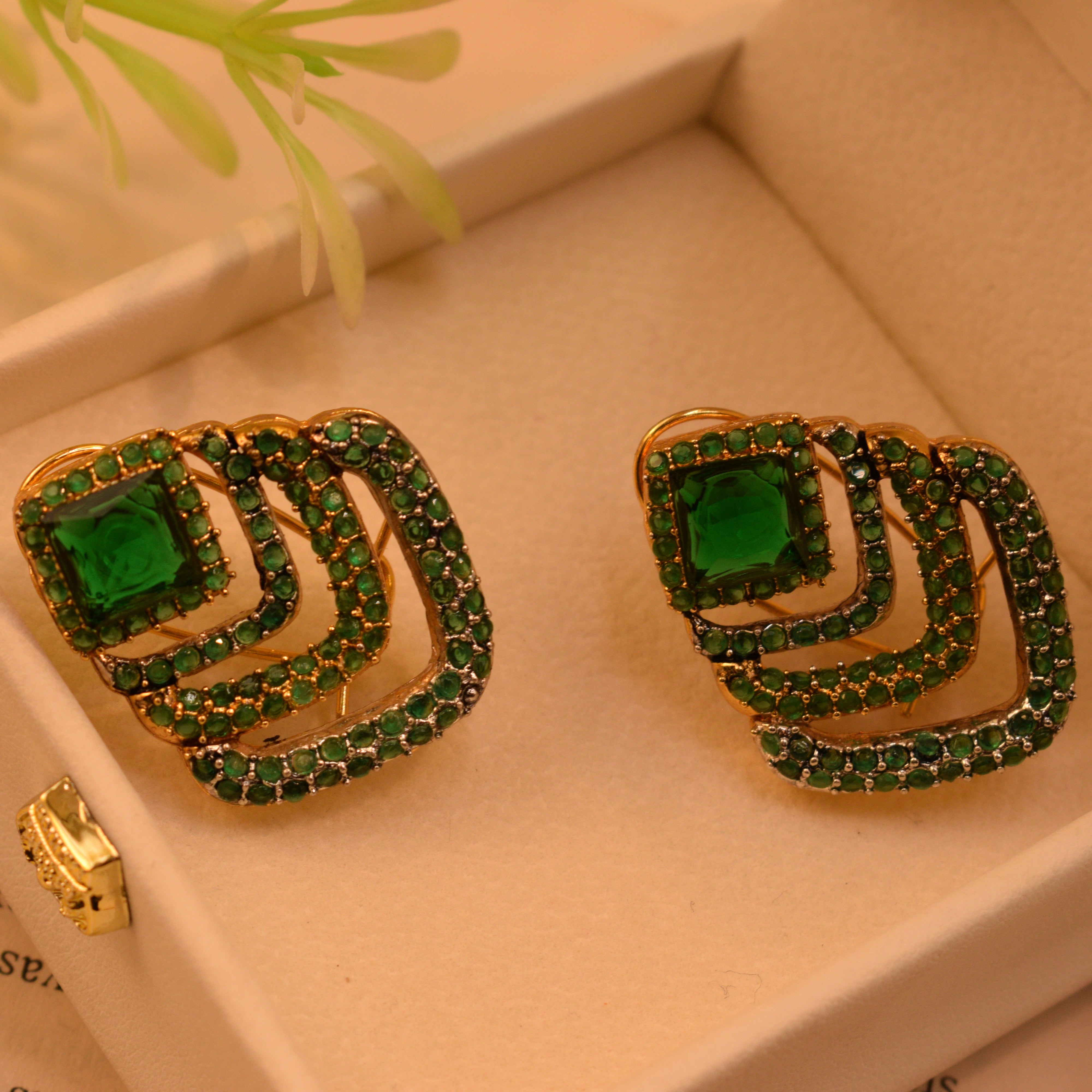 Elegant Unique Design Gold Plated Crystal Stones Earrings For Girls/women