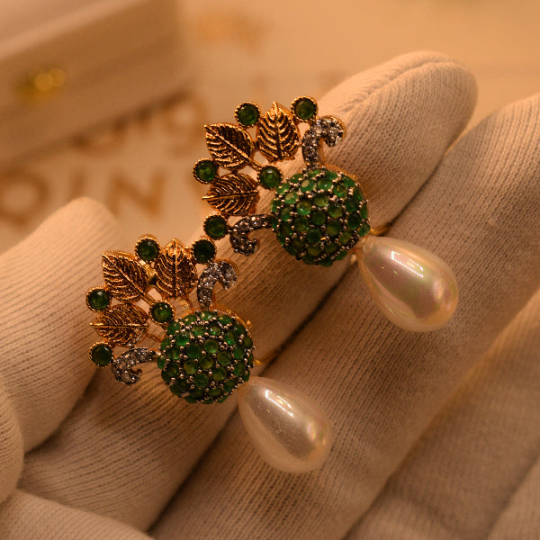 Gorgeous Design Gold Plated Crystal Stones Earrings For Girls/women