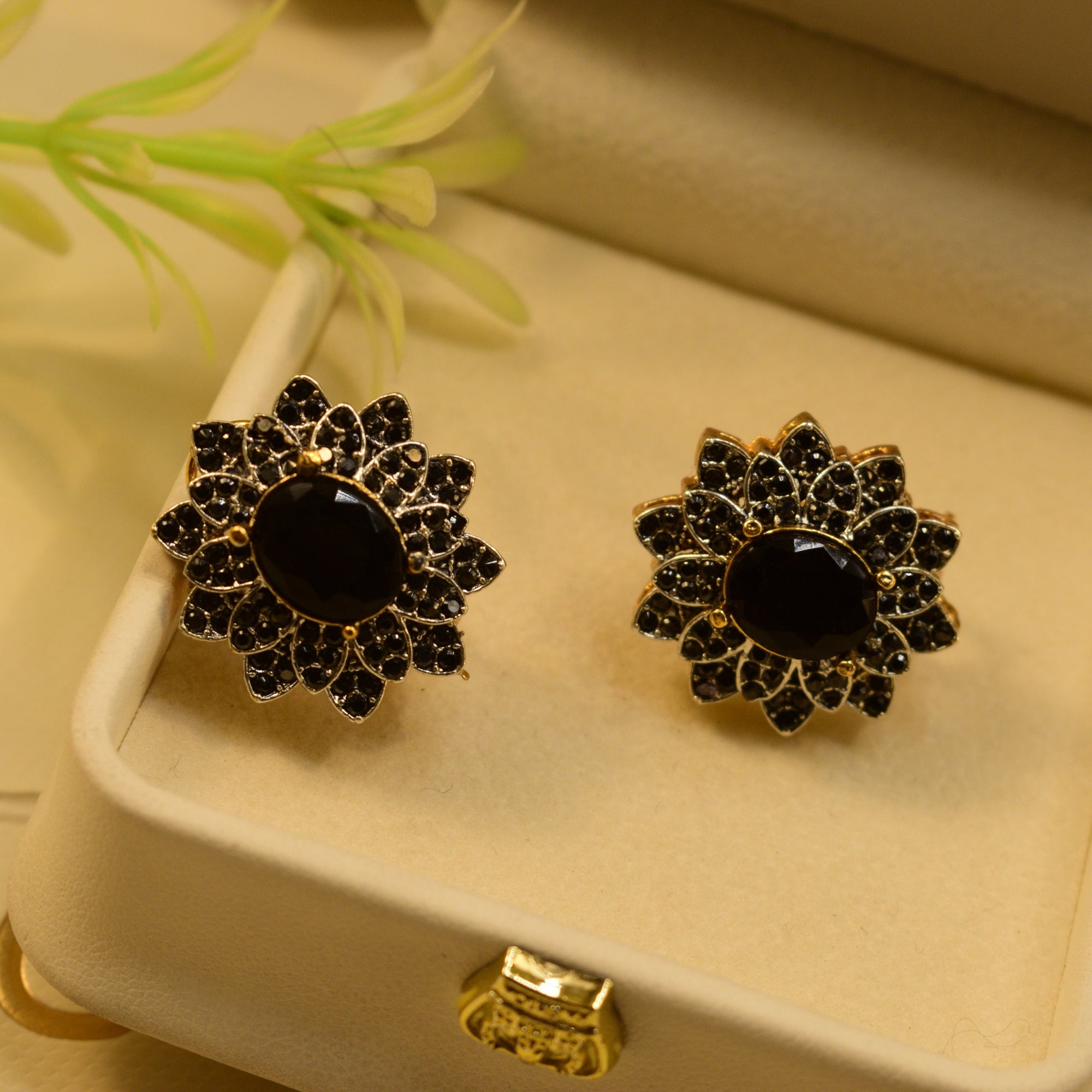 Luxury Unique Design Gold Plated Crystal Stones Earrings For Girls/women