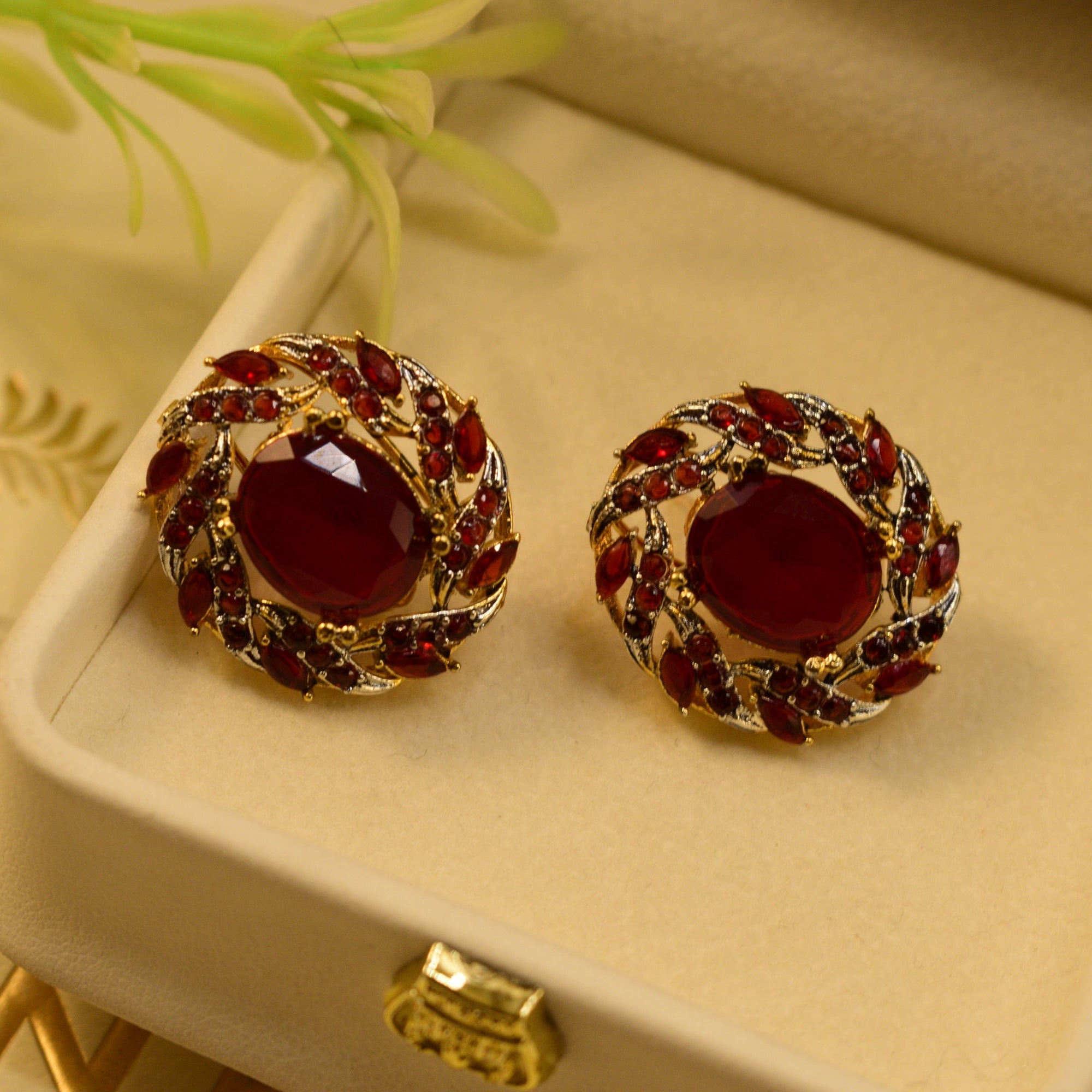 Gorgeous Design Gold Plated Crystal Stones Earrings For Girls/women