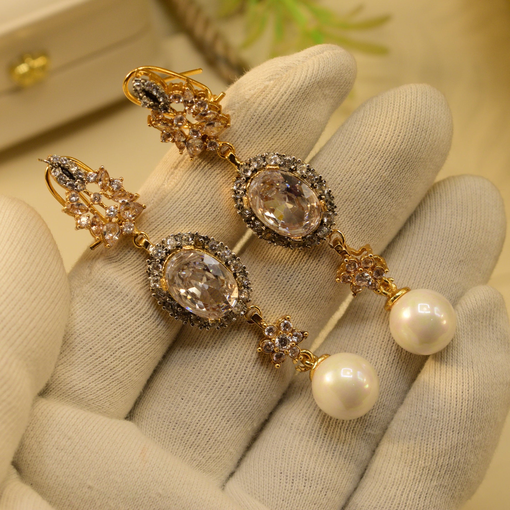 Stylish Design Gold Plated Crystal Stones Earrings For Girls/women