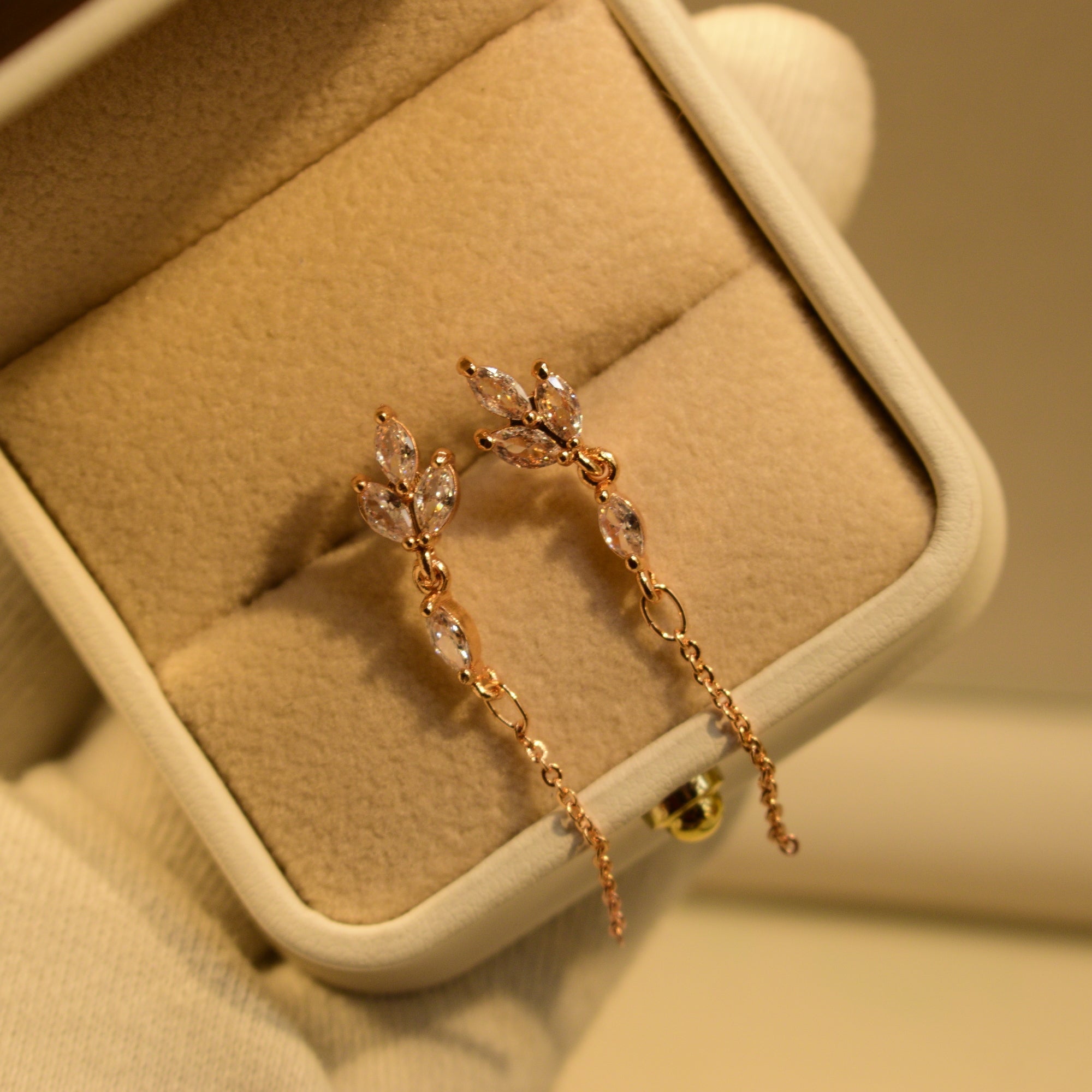 Luxury Design Gold Plated Crystal Stones Earrings For Girls/women