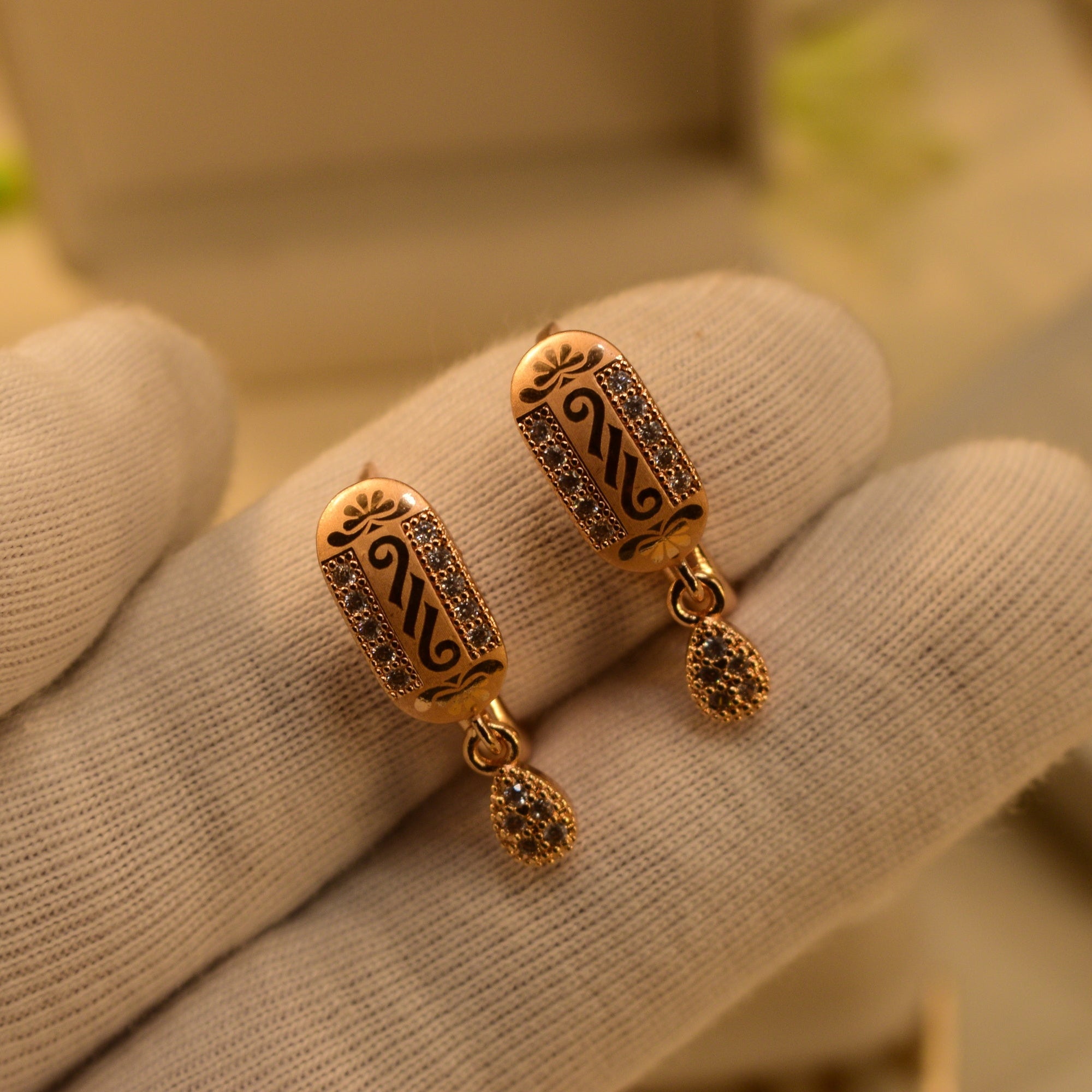 Glamorous Design Gold Plated Crystal Stones Earrings For Girls/women