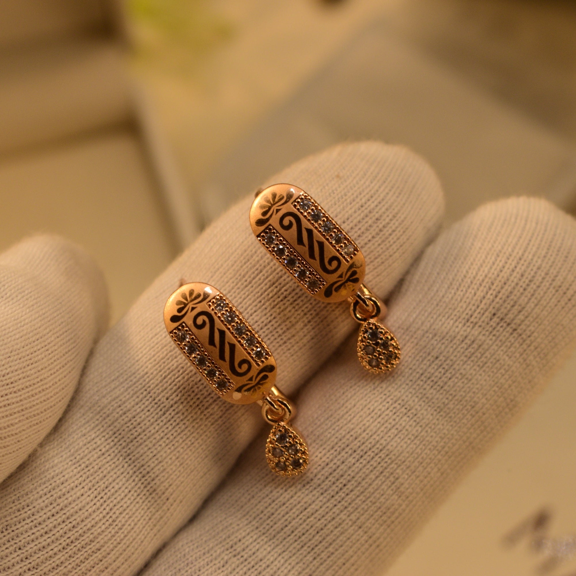 Glamorous Design Gold Plated Crystal Stones Earrings For Girls/women