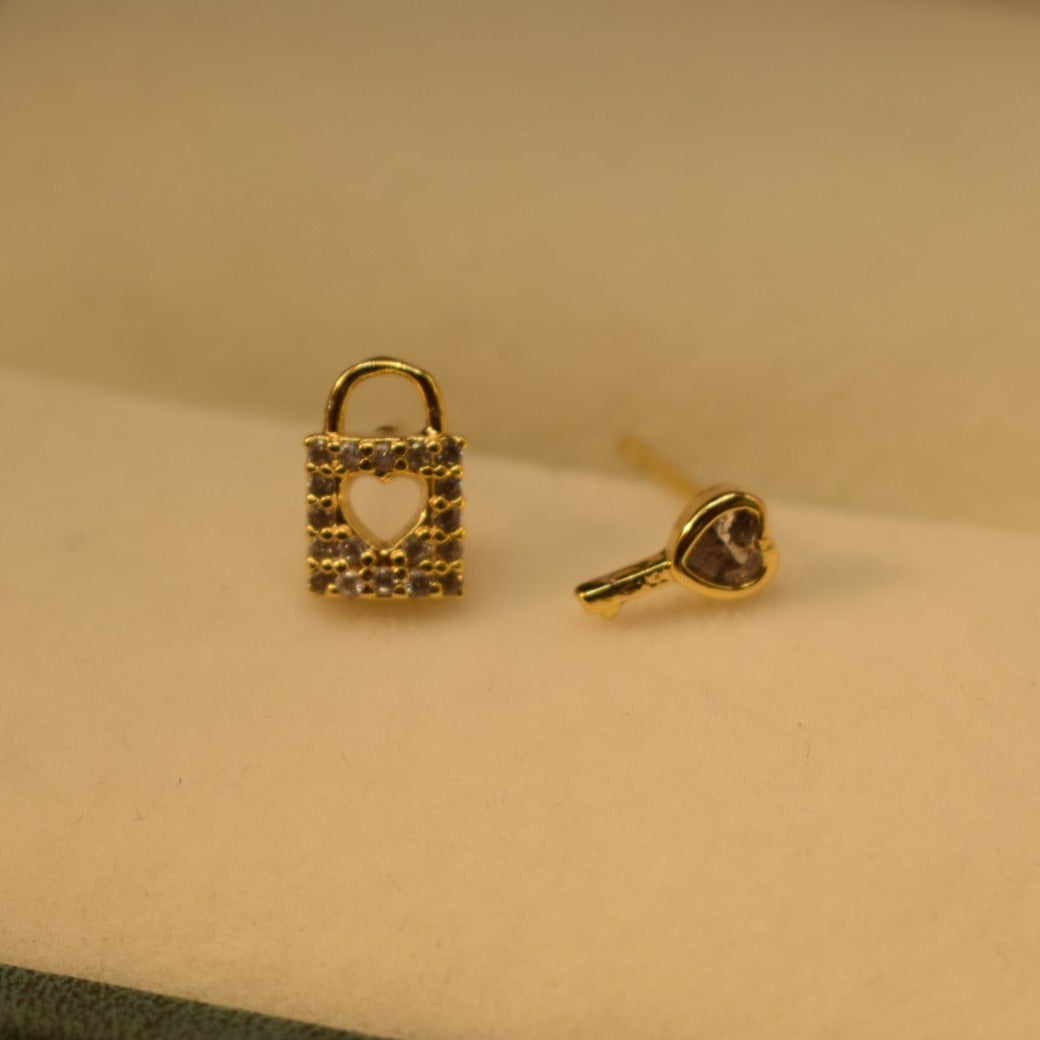 Fancy Unique Lock Key Design Golden Crystal Earrings For Girls/Women