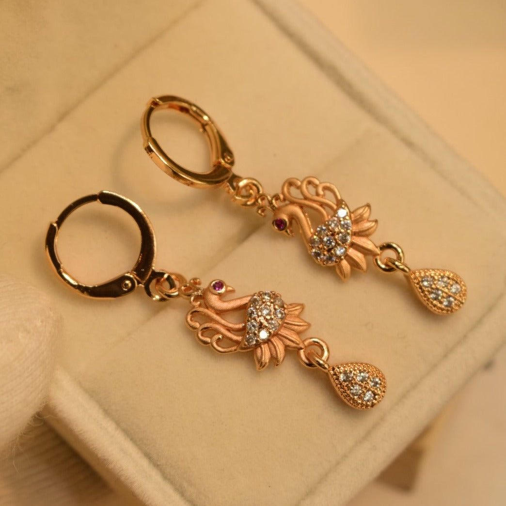 Elegant Unique Pea cock Design Golden/Silver Crystal Earrings For Girls/Women
