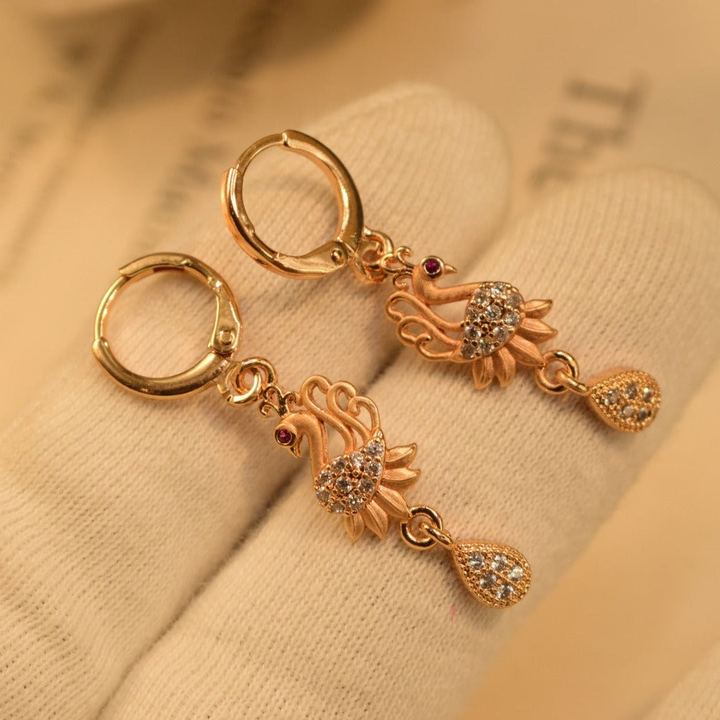Elegant Unique Pea cock Design Golden/Silver Crystal Earrings For Girls/Women