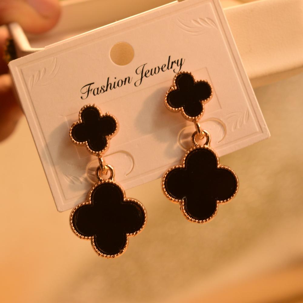 Gorgeous Leaf Shaped Gold Plated Earrings For Girls/women