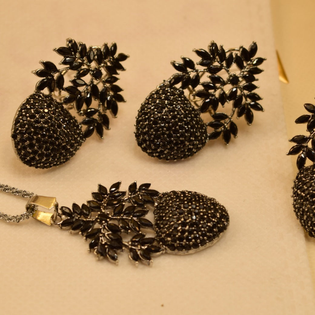 Elegant Fancy Design Crystal Stones Necklace Set for Girls/Women