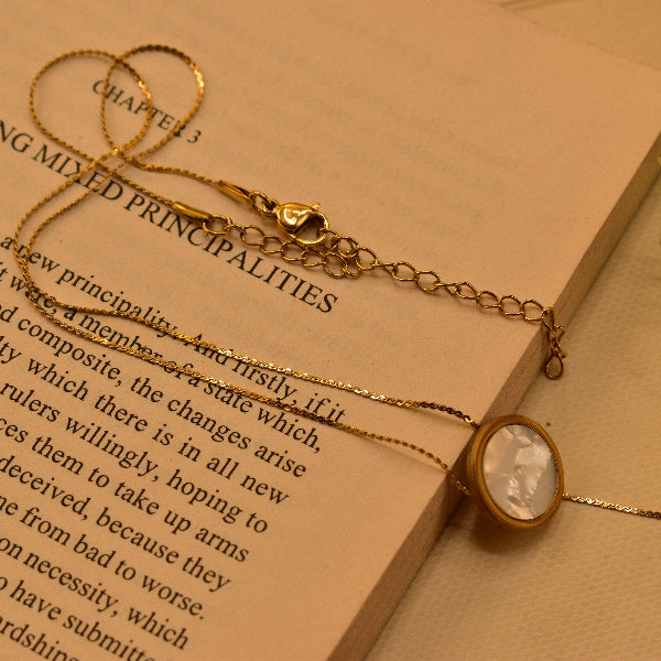 Charming Unique Design Gold Plated Pendant for Girls/Women