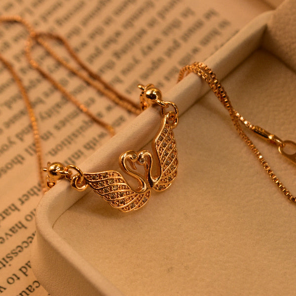 Beautiful Design Gold Plated Crystal Stones Pendant for Girls/Women