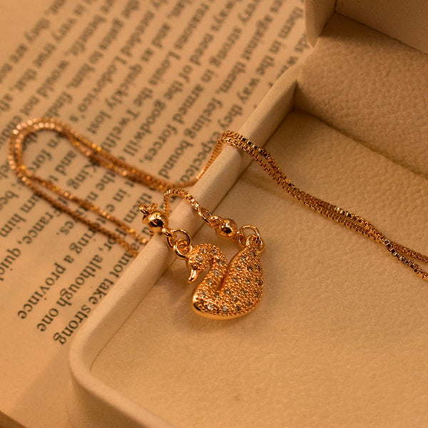 Beautiful Design Gold Plated Crystal Stones Pendant for Girls/Women