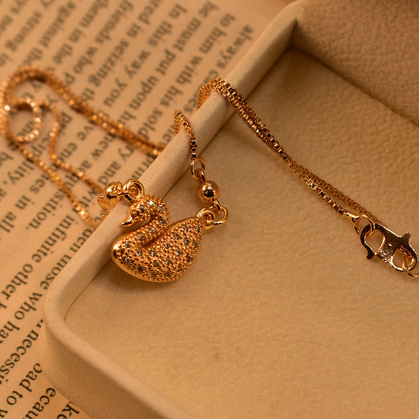 Beautiful Design Gold Plated Crystal Stones Pendant for Girls/Women