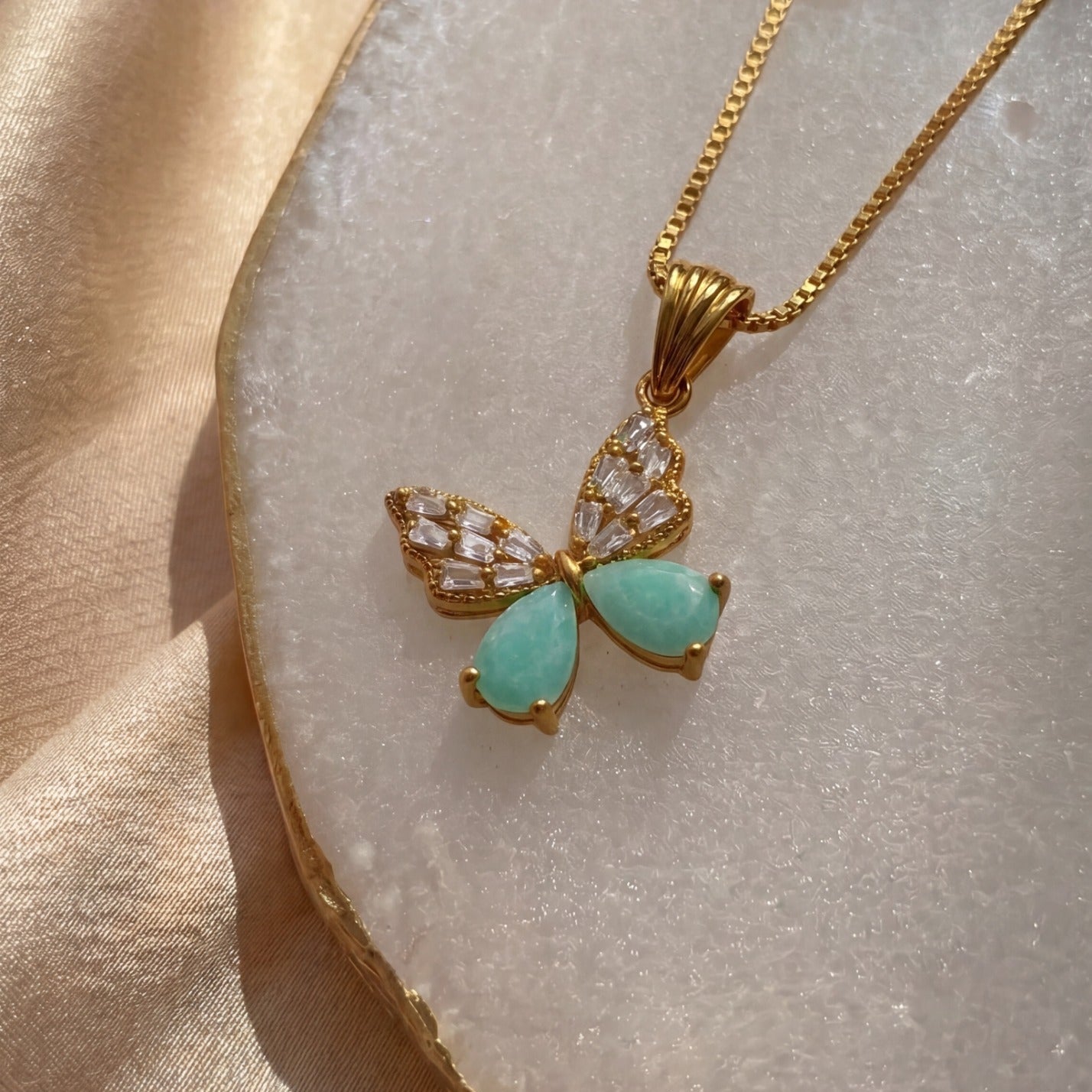Glamorous Design Gold Plated Crystal Stones Pendant for Girls/Women