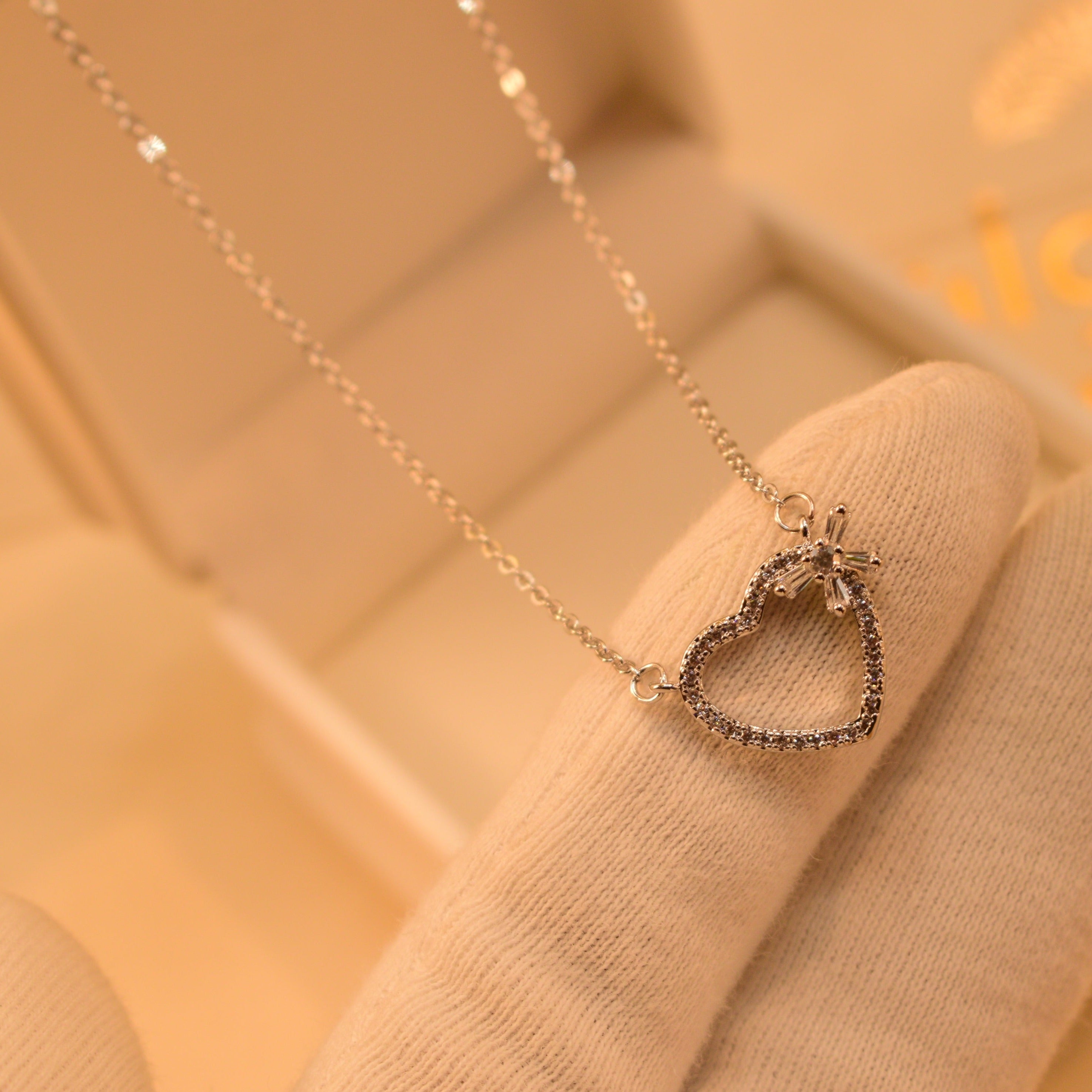 Luxury Beautiful Heart Shaped Pendant For Girls/Women