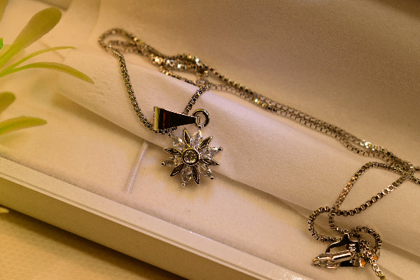 Elegant Design Silver Plated Real Stones Pendant for Girls/Women