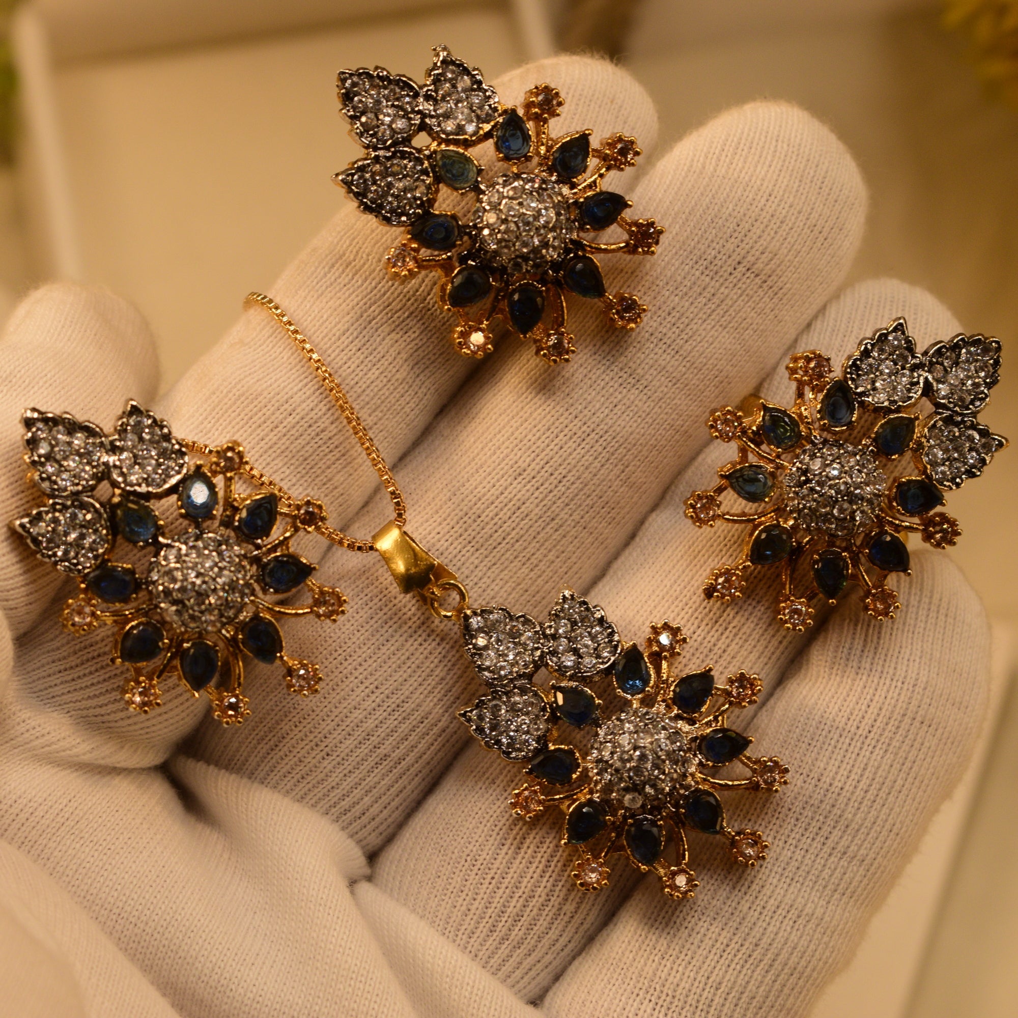 Glamorous Design Gold Plated Crystal Stones Necklace Set for Girls/Women