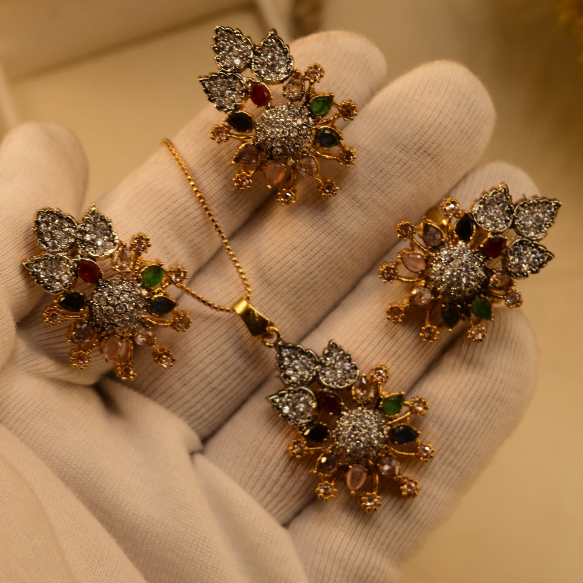 Glamorous Design Gold Plated Crystal Stones Necklace Set for Girls/Women