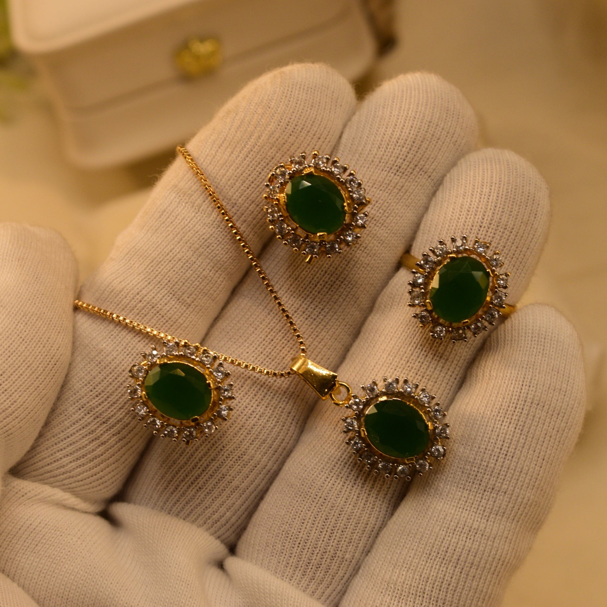 Beautiful Design Gold Plated Crystal Stones Necklace Set for Girls/Women