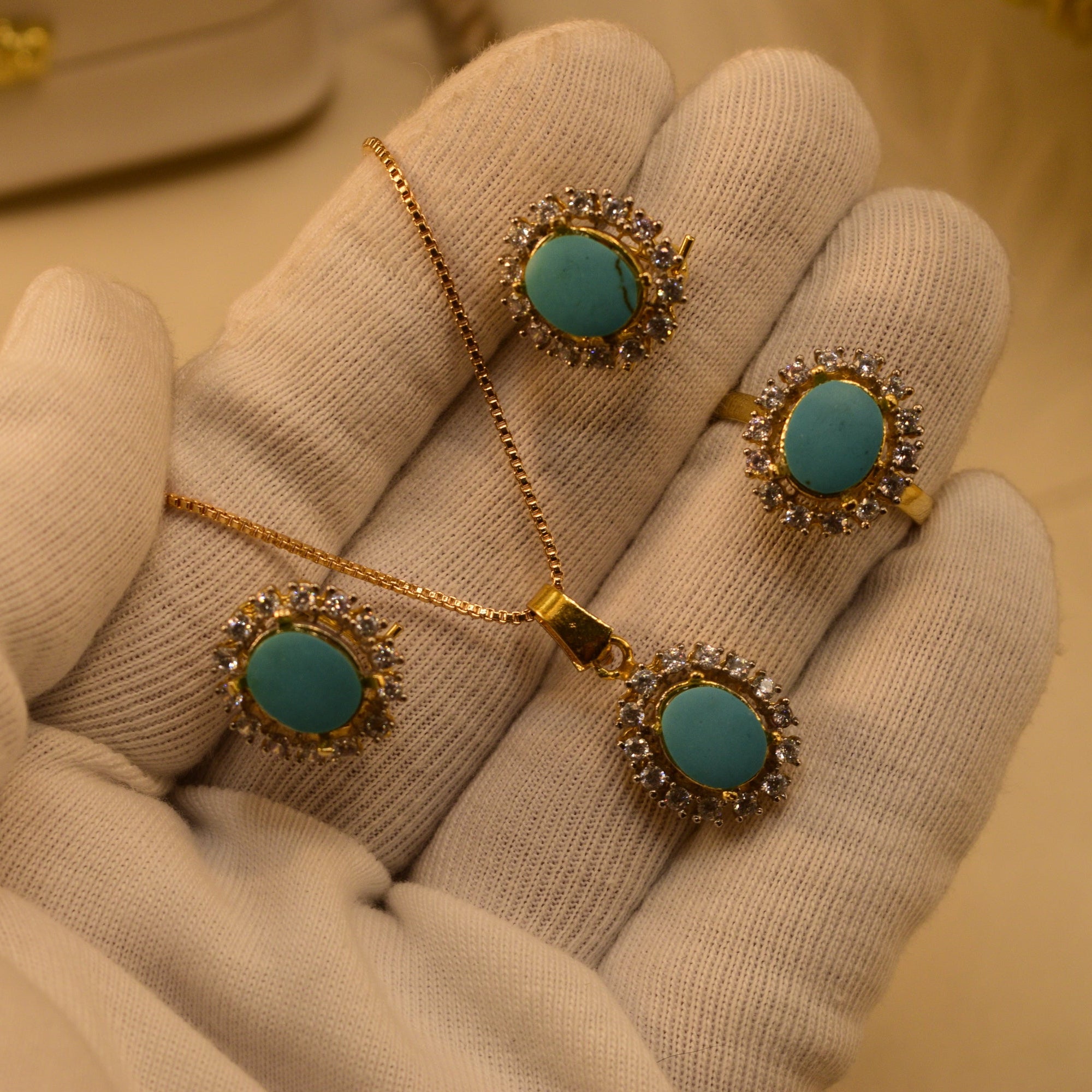 Beautiful Design Gold Plated Crystal Stones Necklace Set for Girls/Women