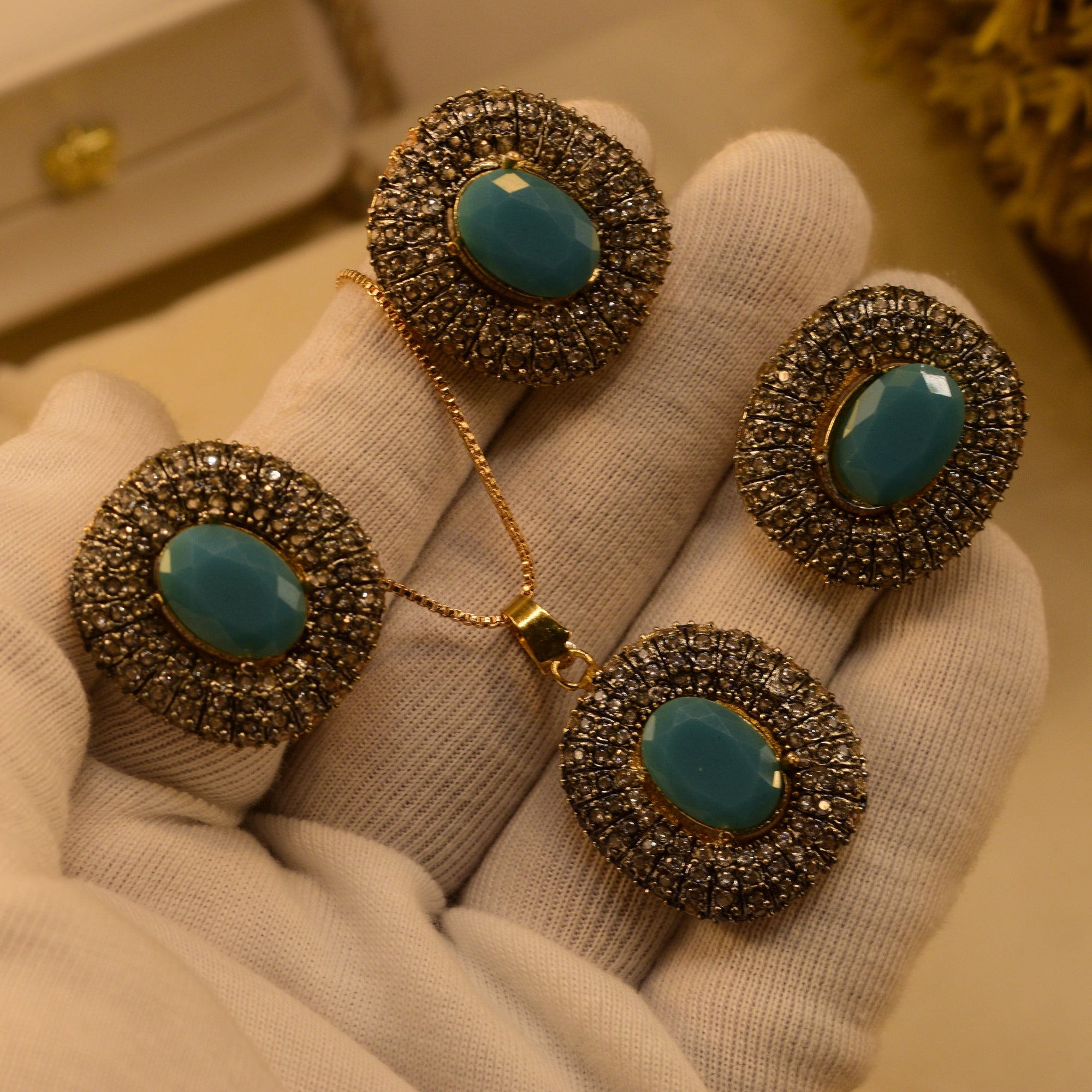 Stylish Design Gold Plated Crystal Stones Necklace Set for Girls/Women