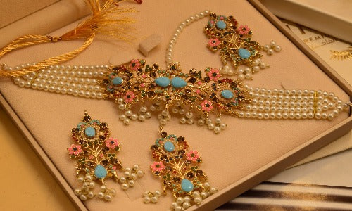 Fancy Design Gold Plated Chokar Set With Bindya Earrings for Girls/Women