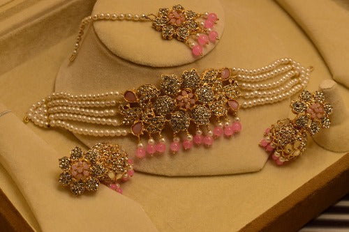 Elegant Design Gold Plated Chokar Set With Bindya Earrings for Girls/Women