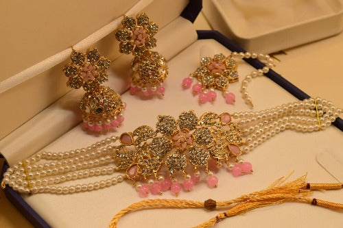 Elegant Design Gold Plated Chokar Set With Bindya Earrings for Girls/Women