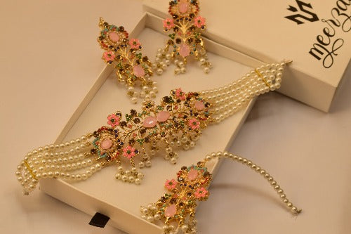 Elegant Design Gold Plated Chokr Set With Bindya Earrings for Girls/Women