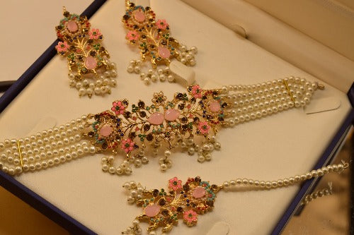 Elegant Design Gold Plated Chokr Set With Bindya Earrings for Girls/Women