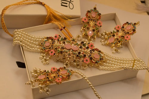 Elegant Design Gold Plated Chokr Set With Bindya Earrings for Girls/Women