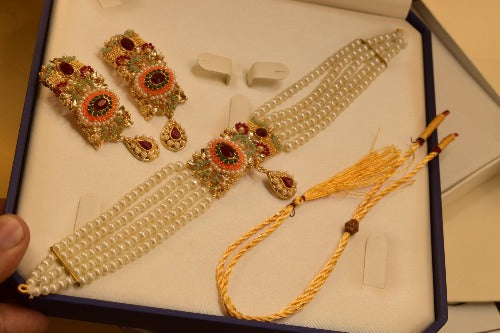 Elegant Design Gold Plated Chokr Set With Earrings for Girls/Women