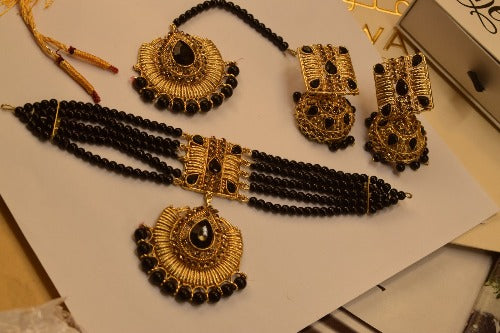 Elegant Design Gold Plated Chokr Set Green/Black Stone With Bindiya Earrings for Girls/Women