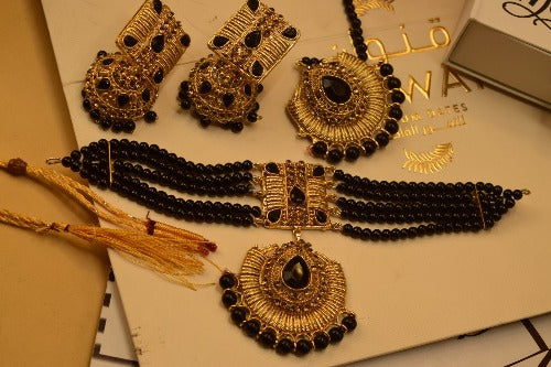 Elegant Design Gold Plated Chokr Set Green/Black Stone With Bindiya Earrings for Girls/Women