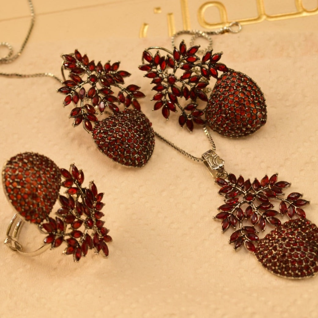 Elegant Fancy Design Crystal Stones Necklace Set for Girls/Women