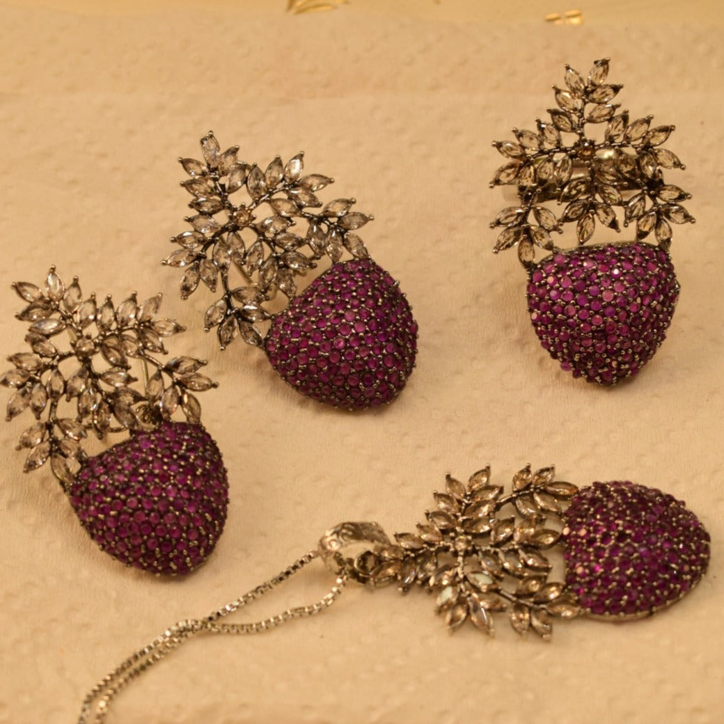 Elegant Fancy Design Crystal Stones Necklace Set for Girls/Women