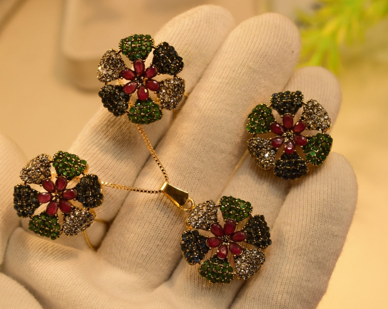 Glamorous Design Gold Plated Crystal Stones Necklace Set for Girls/Women