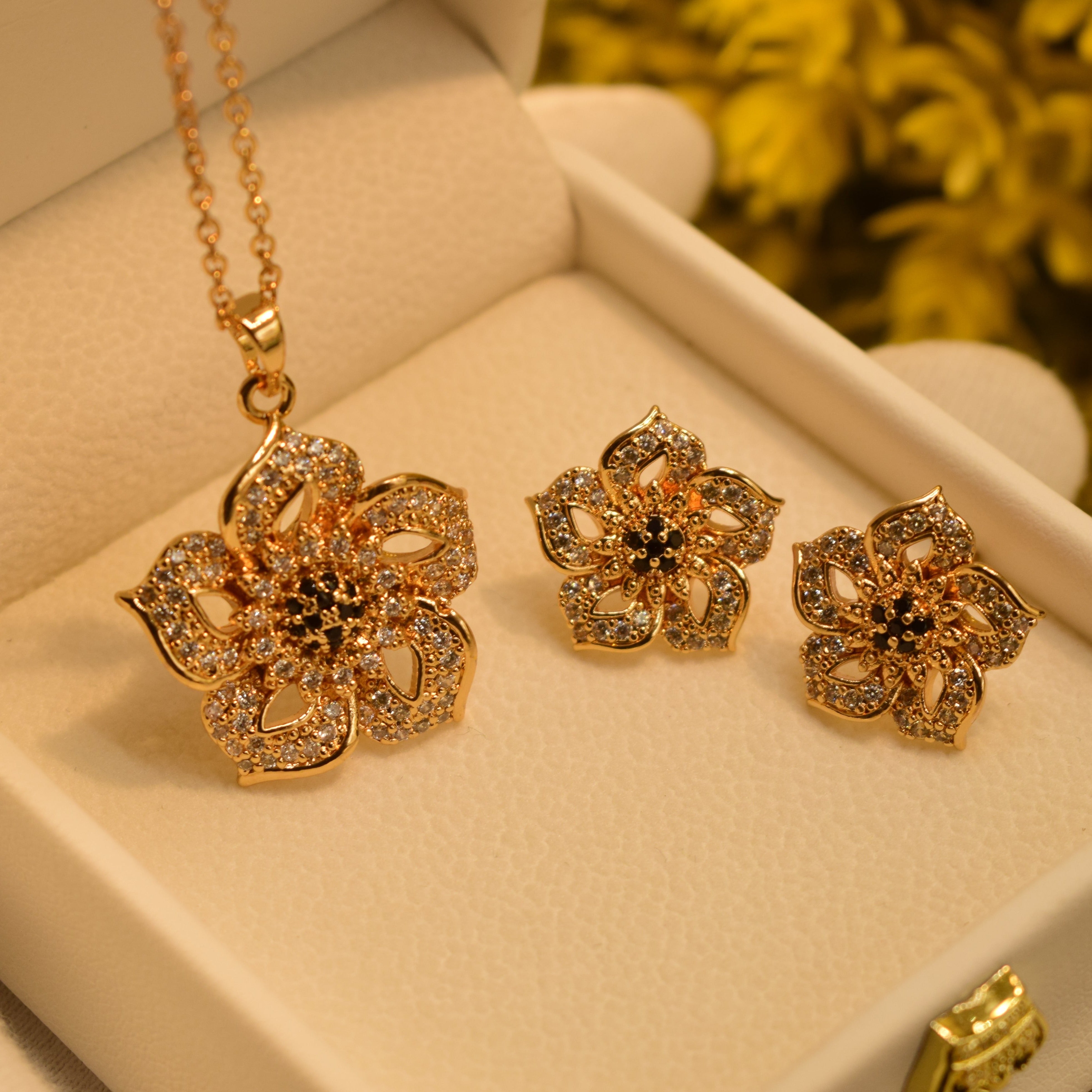 Stylish Flower Design Necklace Set for Girls/Women